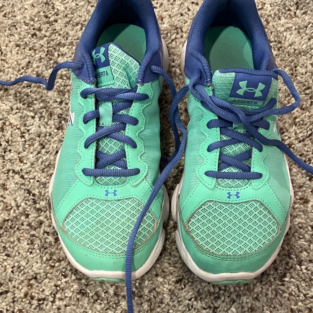 Under Armour Youth Sneakers – Size 5.5 – Green with Blue Accents